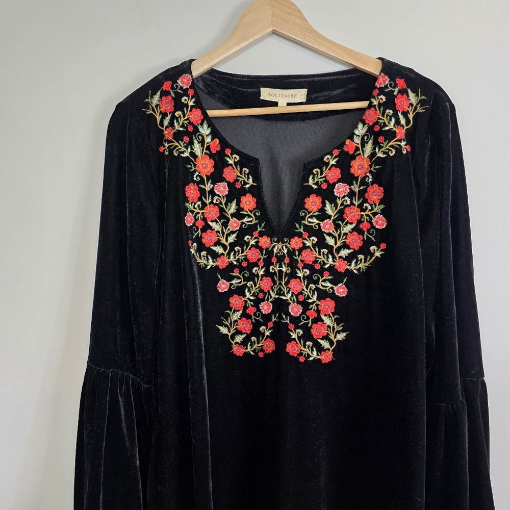 Solitaire Bohemian Boho Embroidered Floral Velvet V Neck Dress Sz Large - Picture 2 of 9